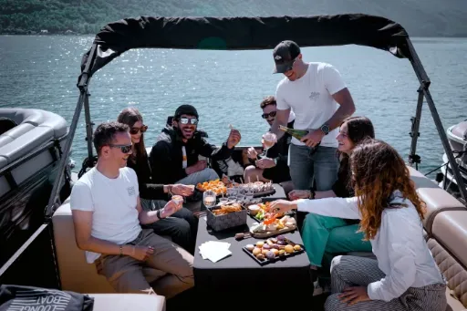 Lounge boat experience 2h de 6 à 12 personnes